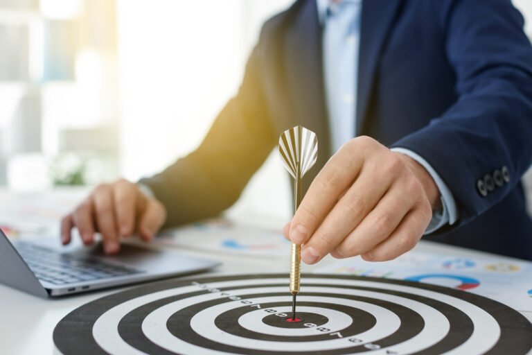 The Power of Niching Down: How I Turned Chaos into a 6-Figure Customer Acquisition Engine